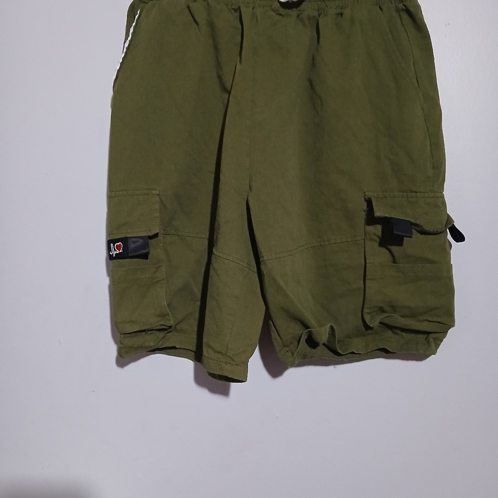 Men's Green Cargo Shorts. Buying 2 Pair NWOT. Size 30X8 - Picture 12 of 16